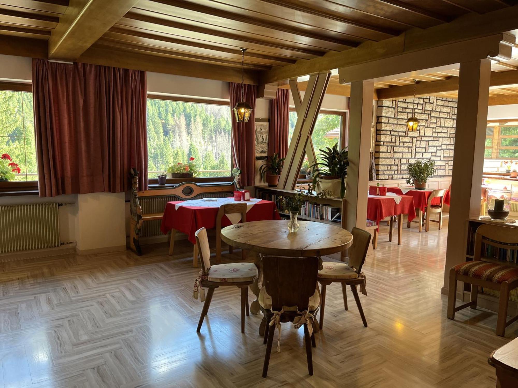 B&B Bucaneve Vigo di Fassa Bagian luar foto
