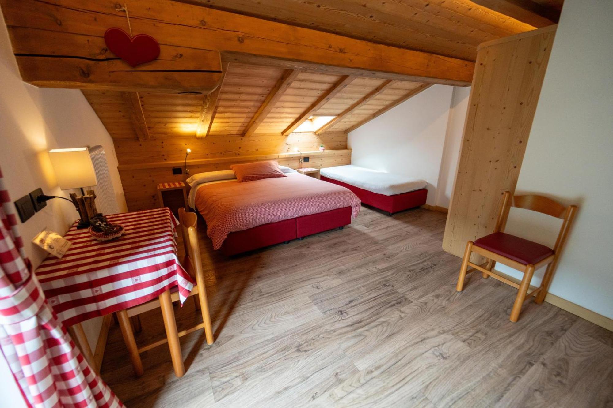 B&B Bucaneve Vigo di Fassa Bagian luar foto